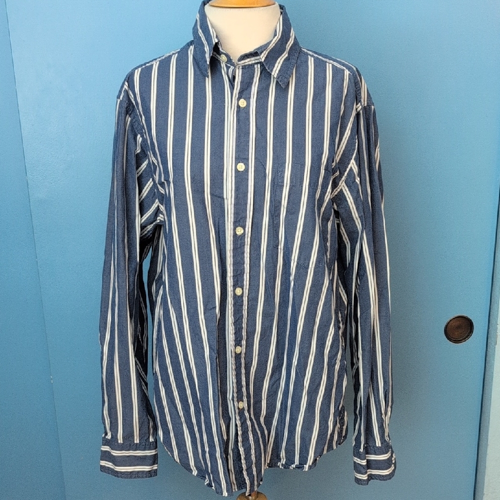 Eddie Bauer Men's Blue and White Vertical Stripe Button-Down Shirt Legend Wash